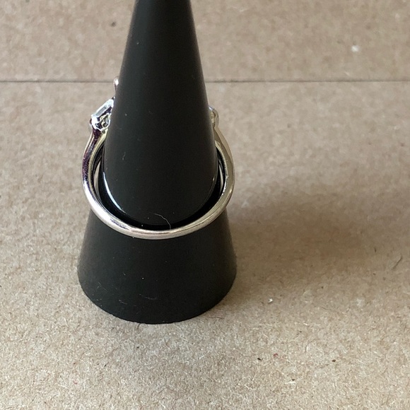 Unusual Pink Solitaire - Picture 4 of 8